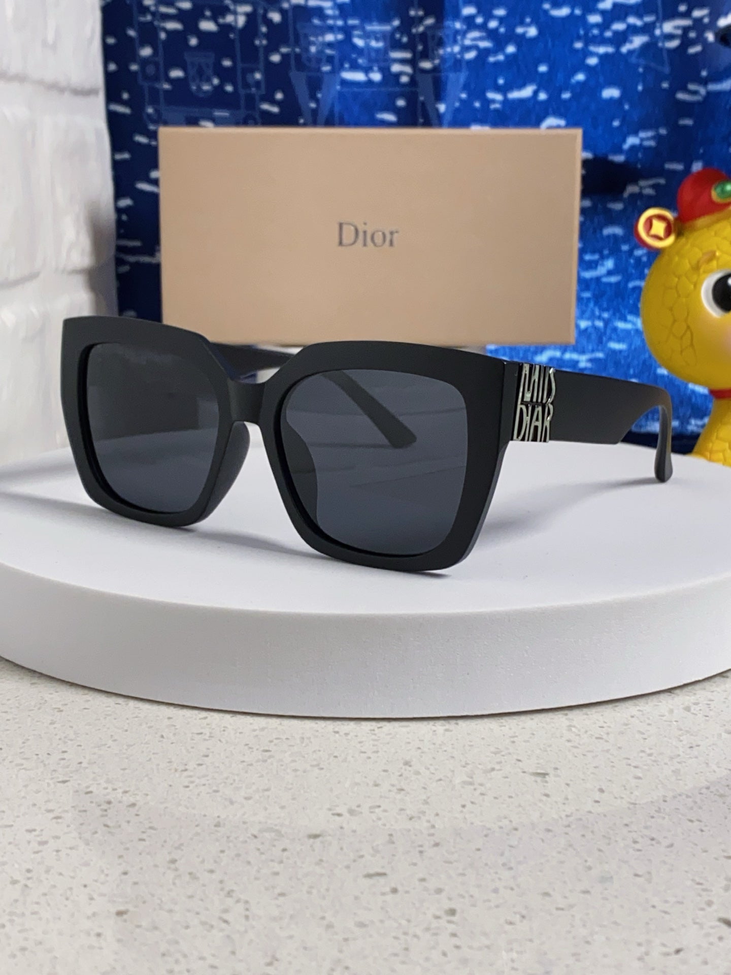 Dior Fashion Silver Lens Sunglasses for Women - 465262