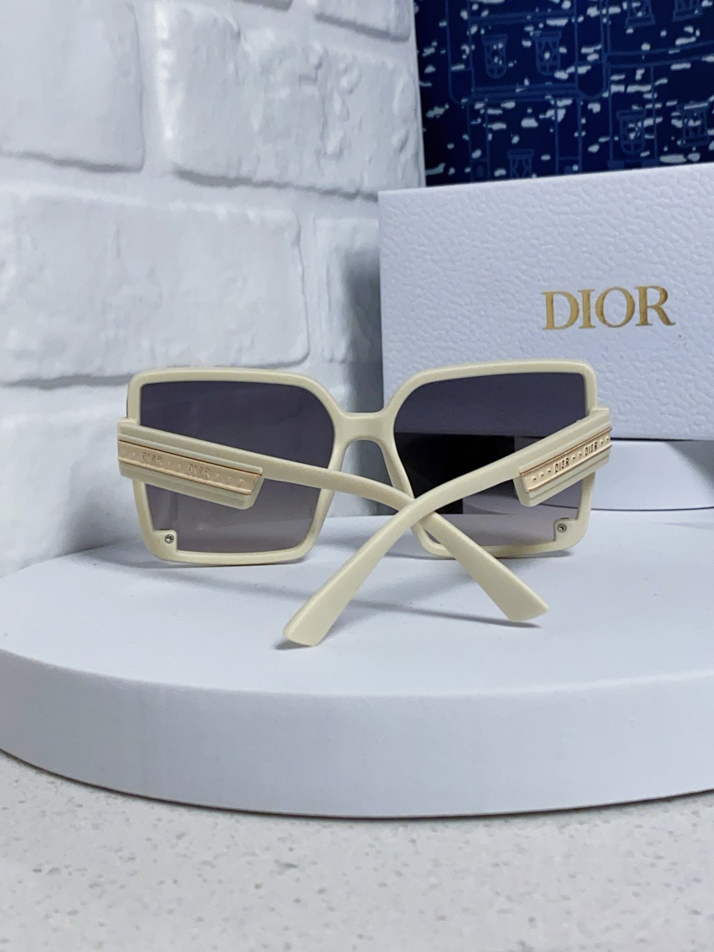 Dior Polarized Fashion Gray Lens Sunglasses for Women - detail image 3