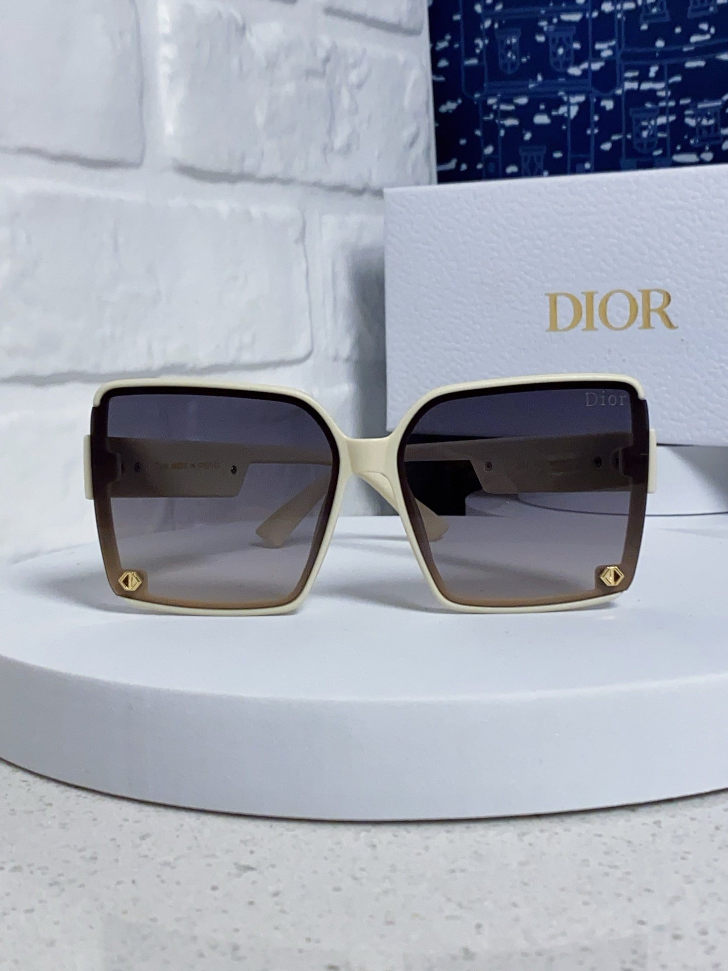 Dior Polarized Fashion Gray Lens Sunglasses for Women - detail image 2
