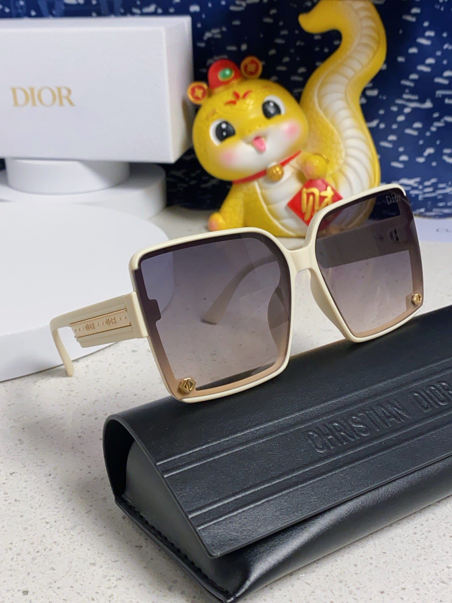 Dior Polarized Fashion Gray Lens Sunglasses for Women - detail image 10