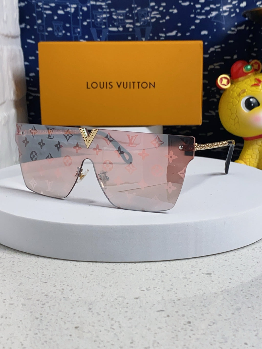 Louis Vuitton Fashion Silver Lens Sunglasses for Men & Women - 997391