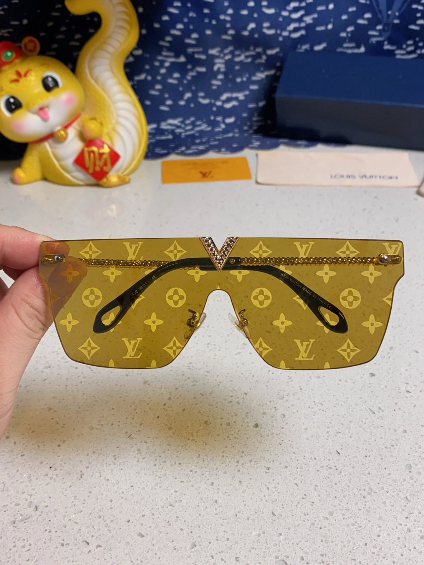 Louis Vuitton Fashion Gold Lens Sunglasses for Men & Women - 997392 - detail image 4