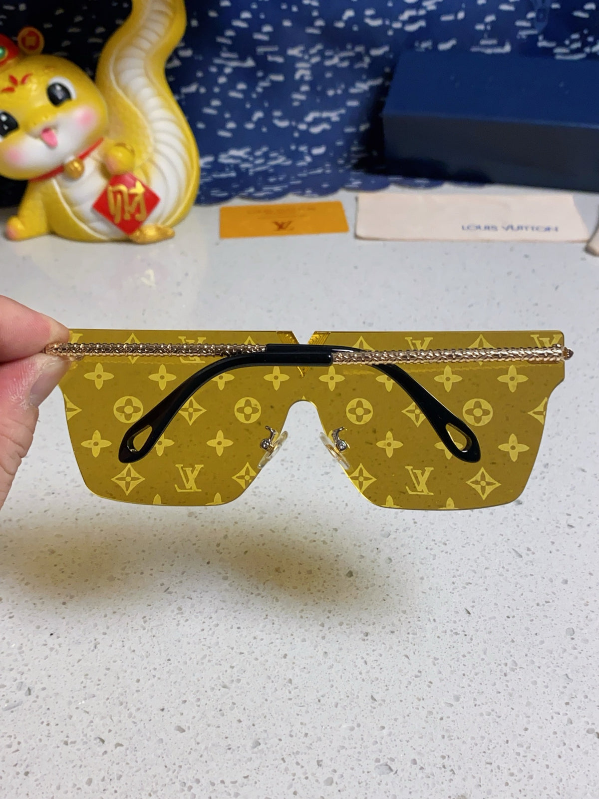 Louis Vuitton Fashion Gold Lens Sunglasses for Men & Women - 997392 - detail image 5