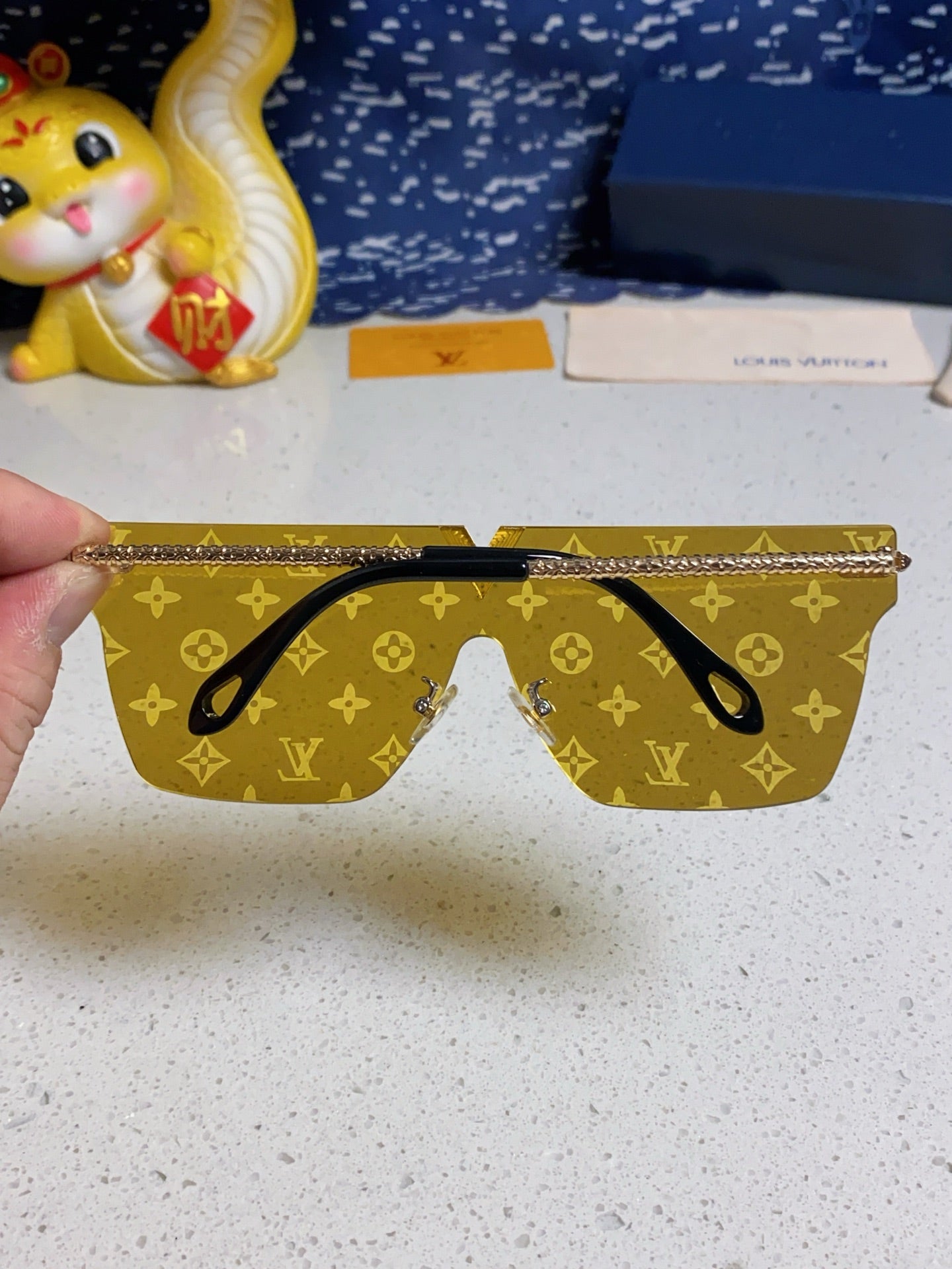 Louis Vuitton Fashion Gold Lens Sunglasses for Men & Women - 997392 - detail image 5