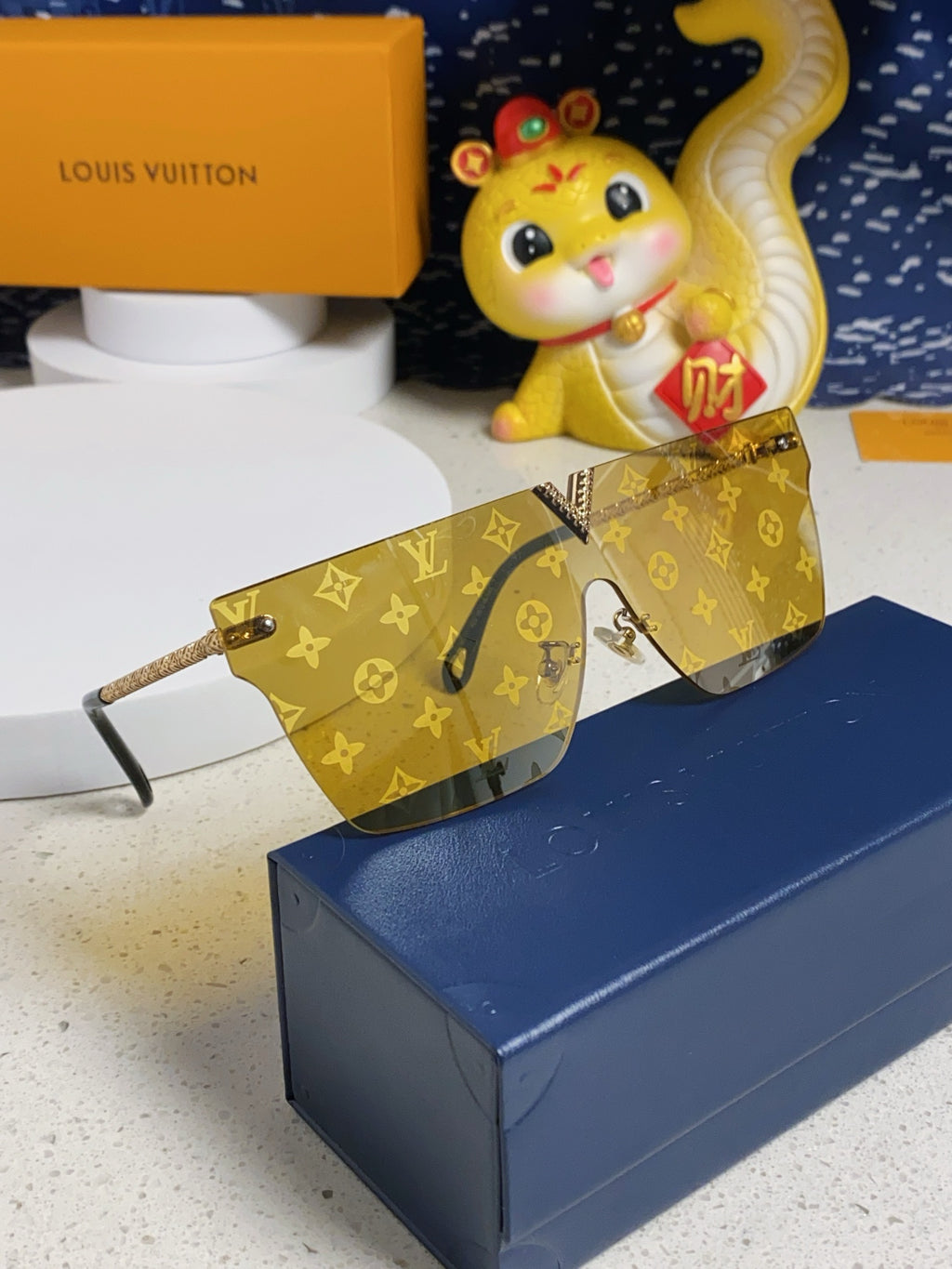 Louis Vuitton Fashion Gold Lens Sunglasses for Men & Women - 997392 - detail image 10