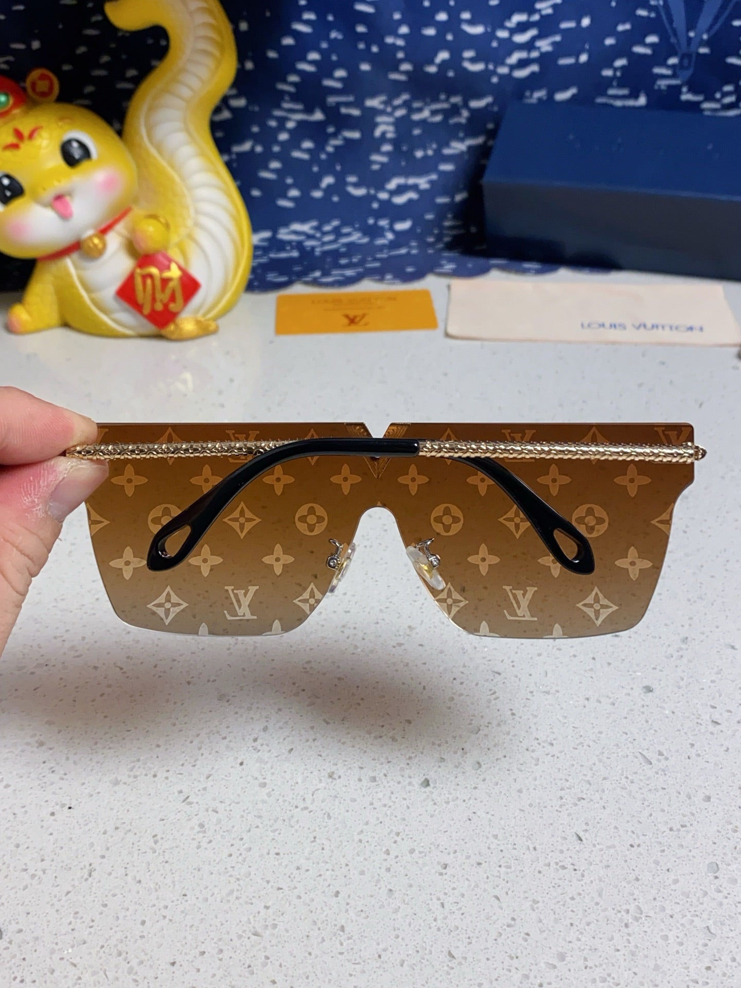 Louis Vuitton Fashion Silver Lens Sunglasses for Men & Women - 997393 - detail image 5