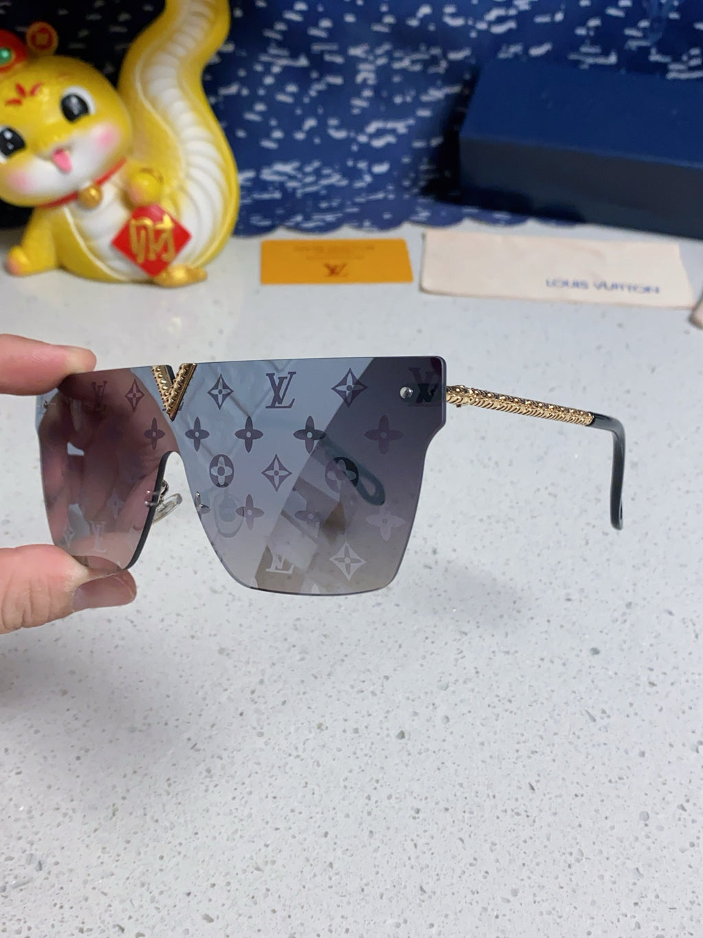 Louis Vuitton Fashion Gray Lens Sunglasses for Men & Women - 997394 - detail image 6