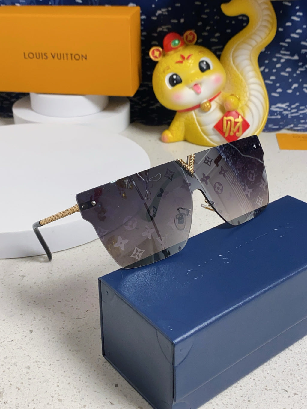 Louis Vuitton Fashion Gray Lens Sunglasses for Men & Women - 997394 - detail image 10