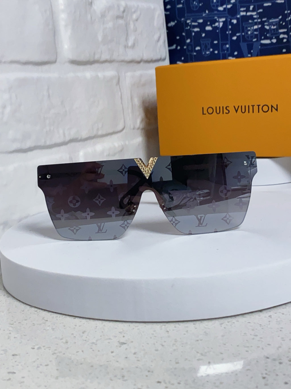 Louis Vuitton Fashion Gray Lens Sunglasses for Men & Women - 997394 - detail image 2