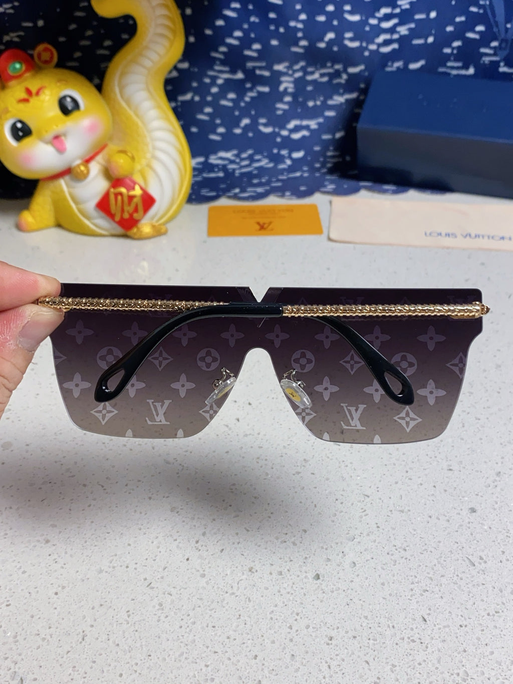 Louis Vuitton Fashion Gray Lens Sunglasses for Men & Women - 997394 - detail image 5