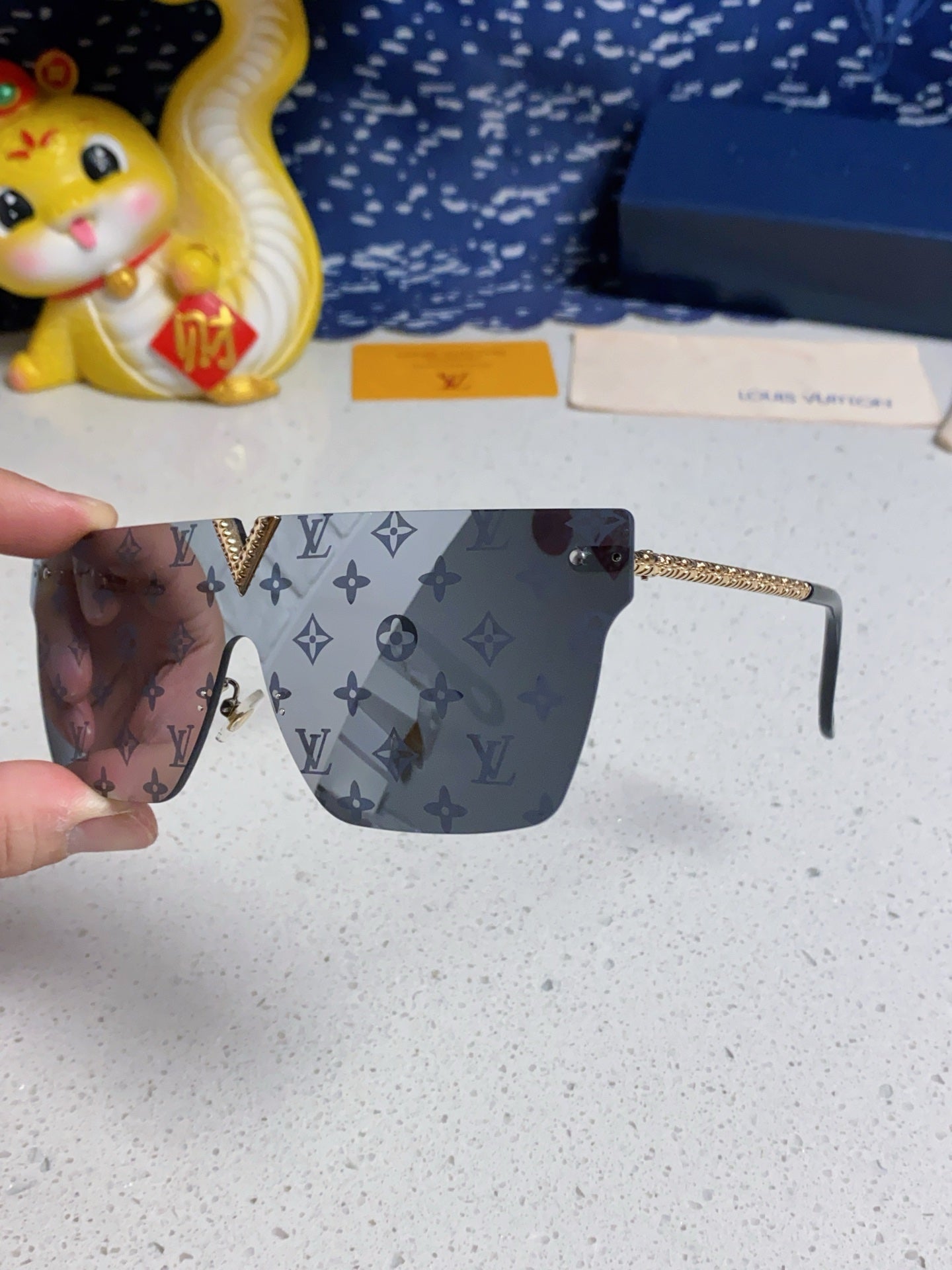 Louis Vuitton Fashion Silver Lens Sunglasses for Men & Women - 997395 - detail image 6