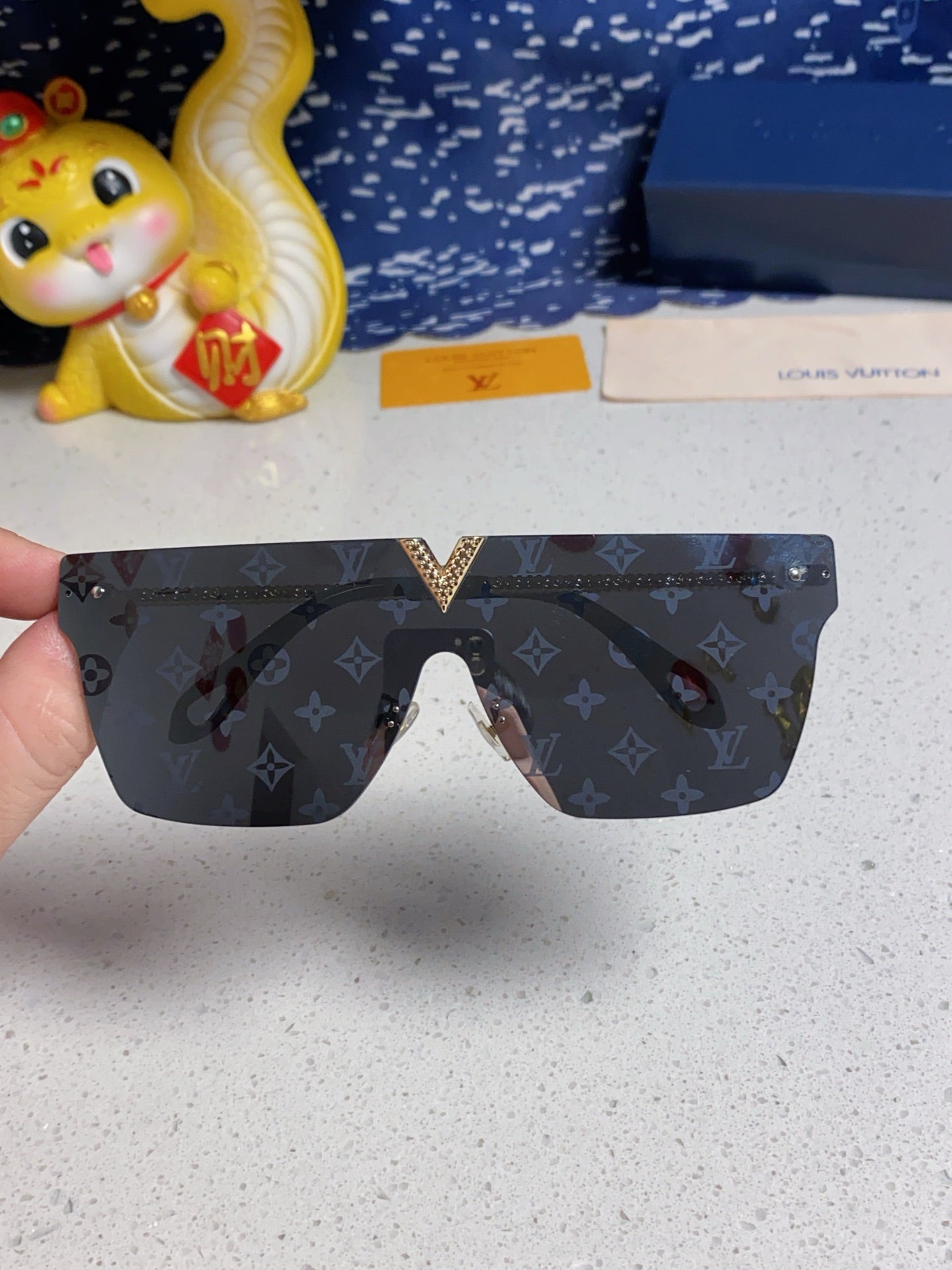 Louis Vuitton Fashion Silver Lens Sunglasses for Men & Women - 997395 - detail image 4