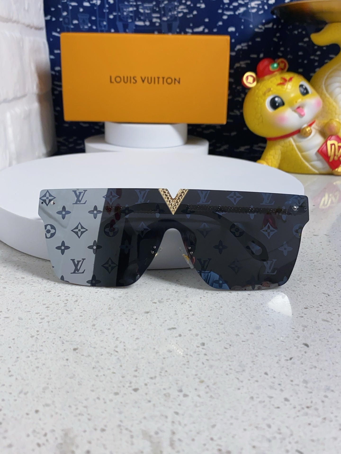 Louis Vuitton Fashion Silver Lens Sunglasses for Men & Women - 997395 - detail image 9