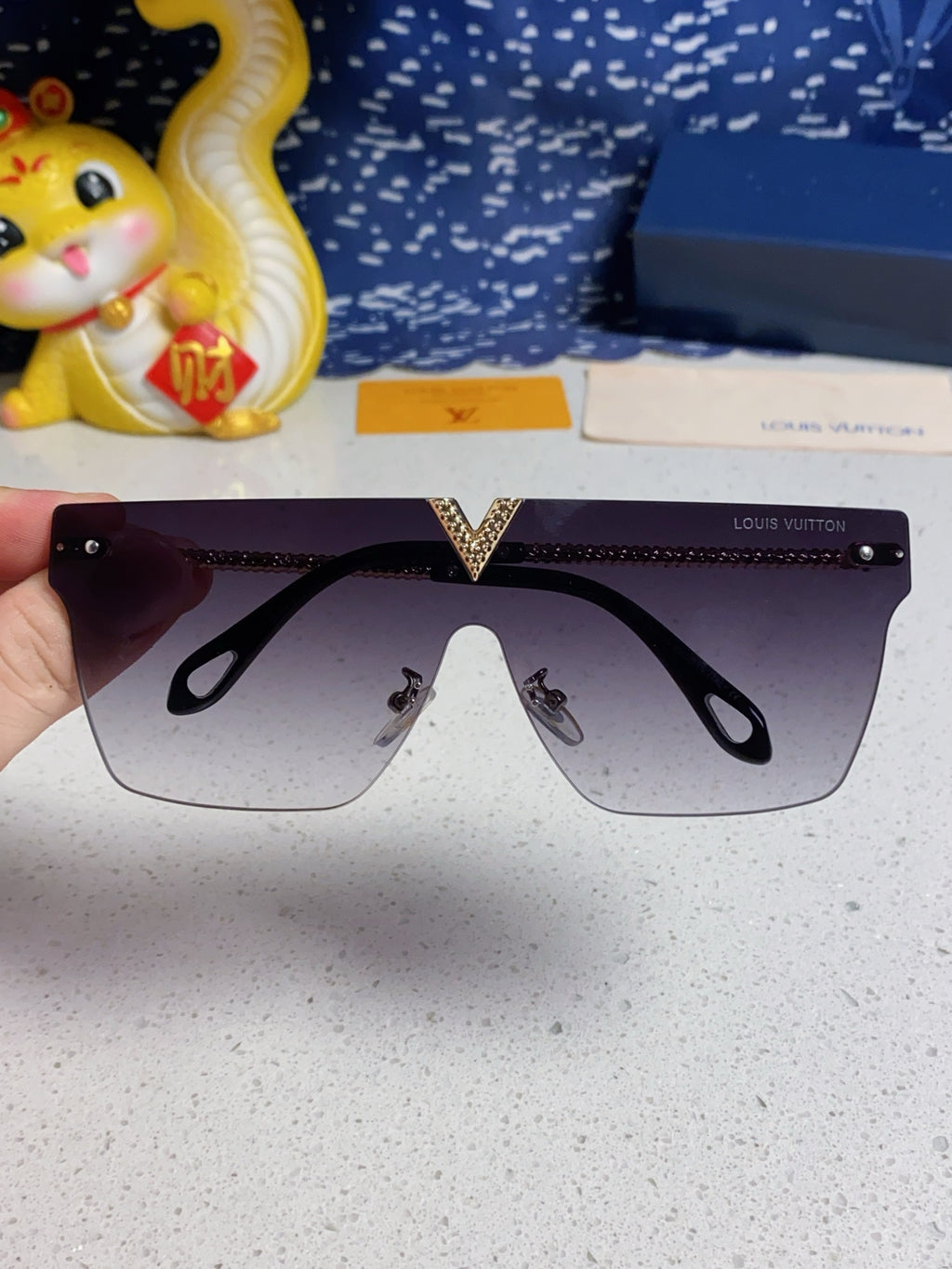 Louis Vuitton Fashion Silver Lens Sunglasses for Men & Women - 997396 - detail image 4