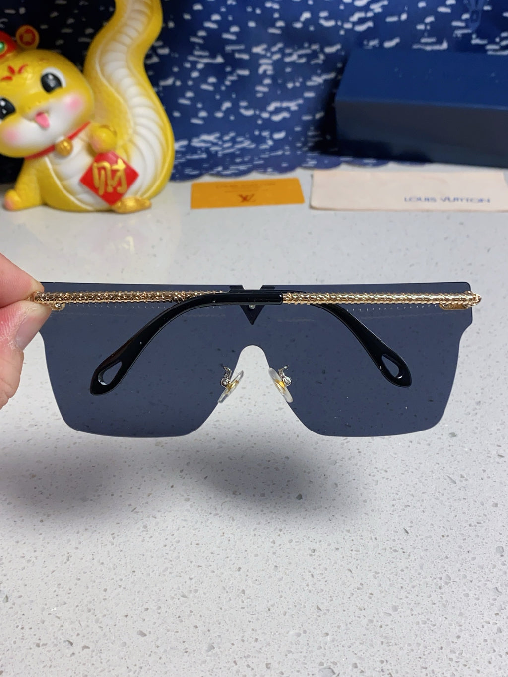 Louis Vuitton Fashion Blue Lens Sunglasses for Men & Women - 493055 - detail image 5