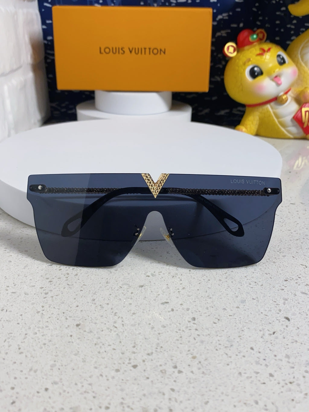 Louis Vuitton Fashion Blue Lens Sunglasses for Men & Women - 997397 - detail image 9