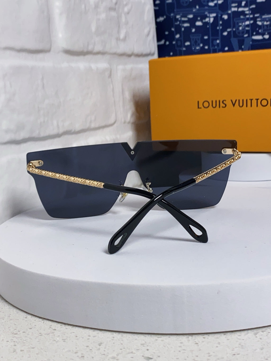 Louis Vuitton Fashion Blue Lens Sunglasses for Men & Women - 997397 - detail image 3