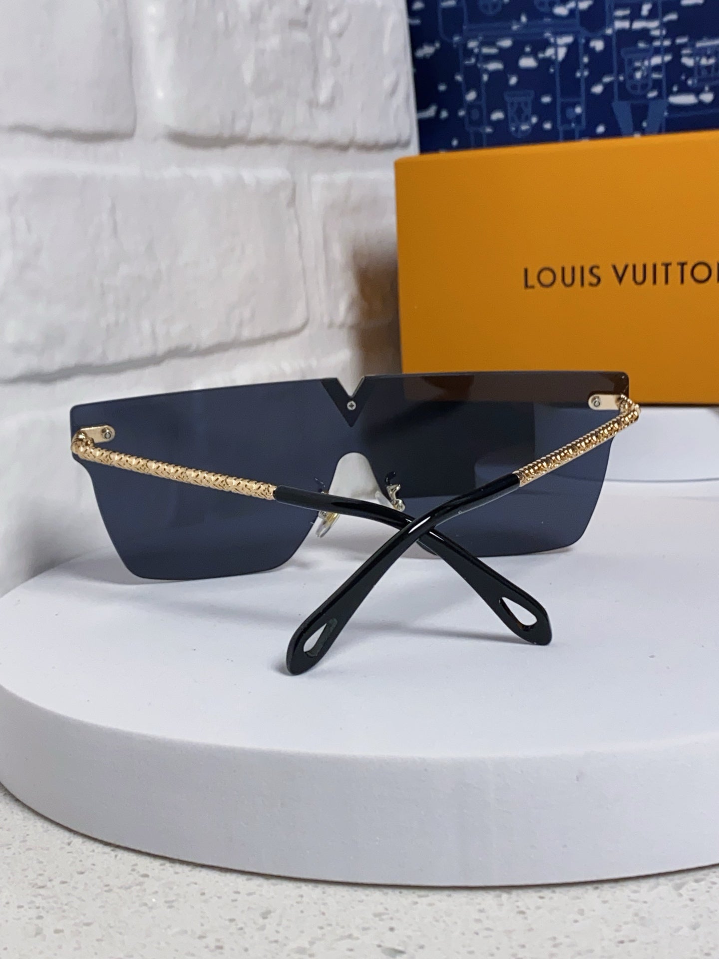 Louis Vuitton Fashion Blue Lens Sunglasses for Men & Women - 997397 - detail image 3