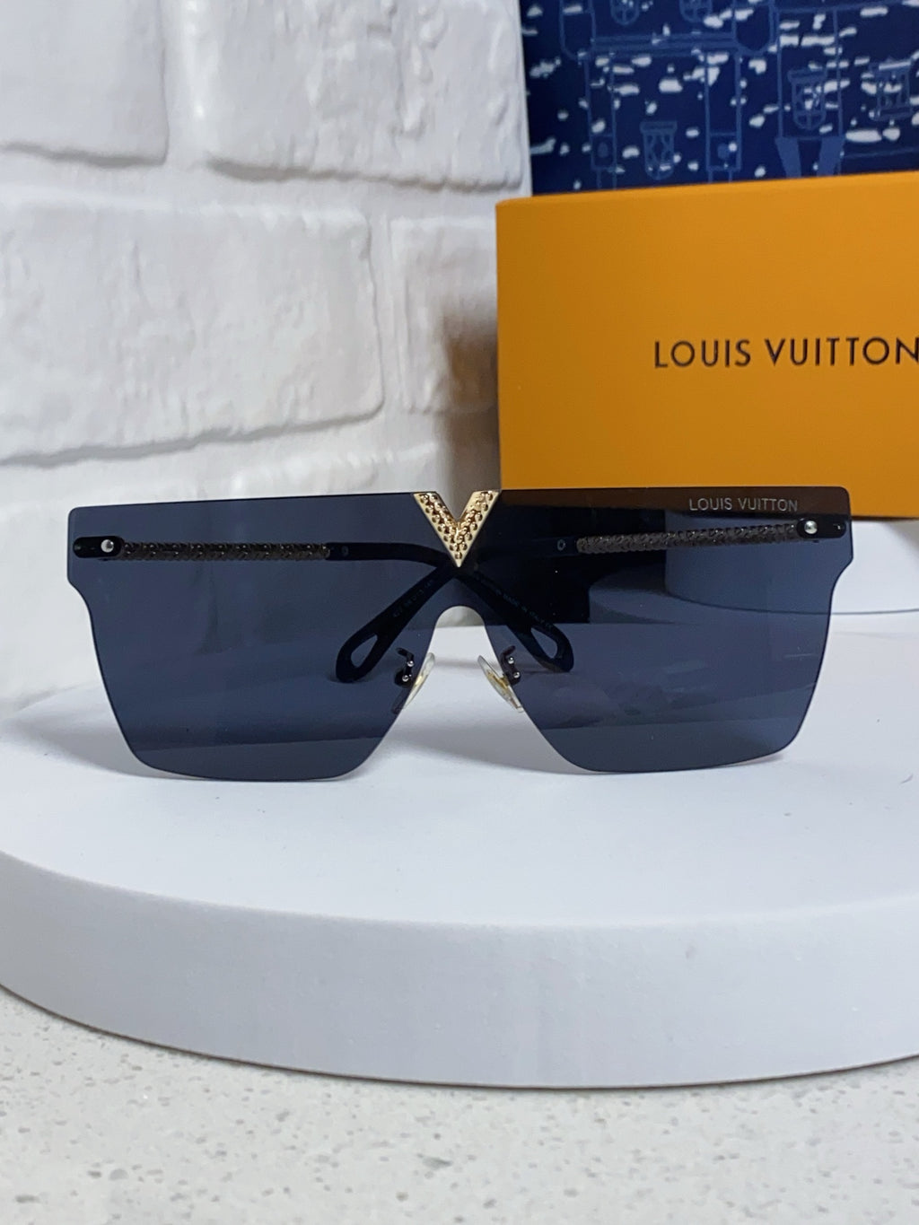 Louis Vuitton Fashion Blue Lens Sunglasses for Men & Women - 997397 - detail image 2