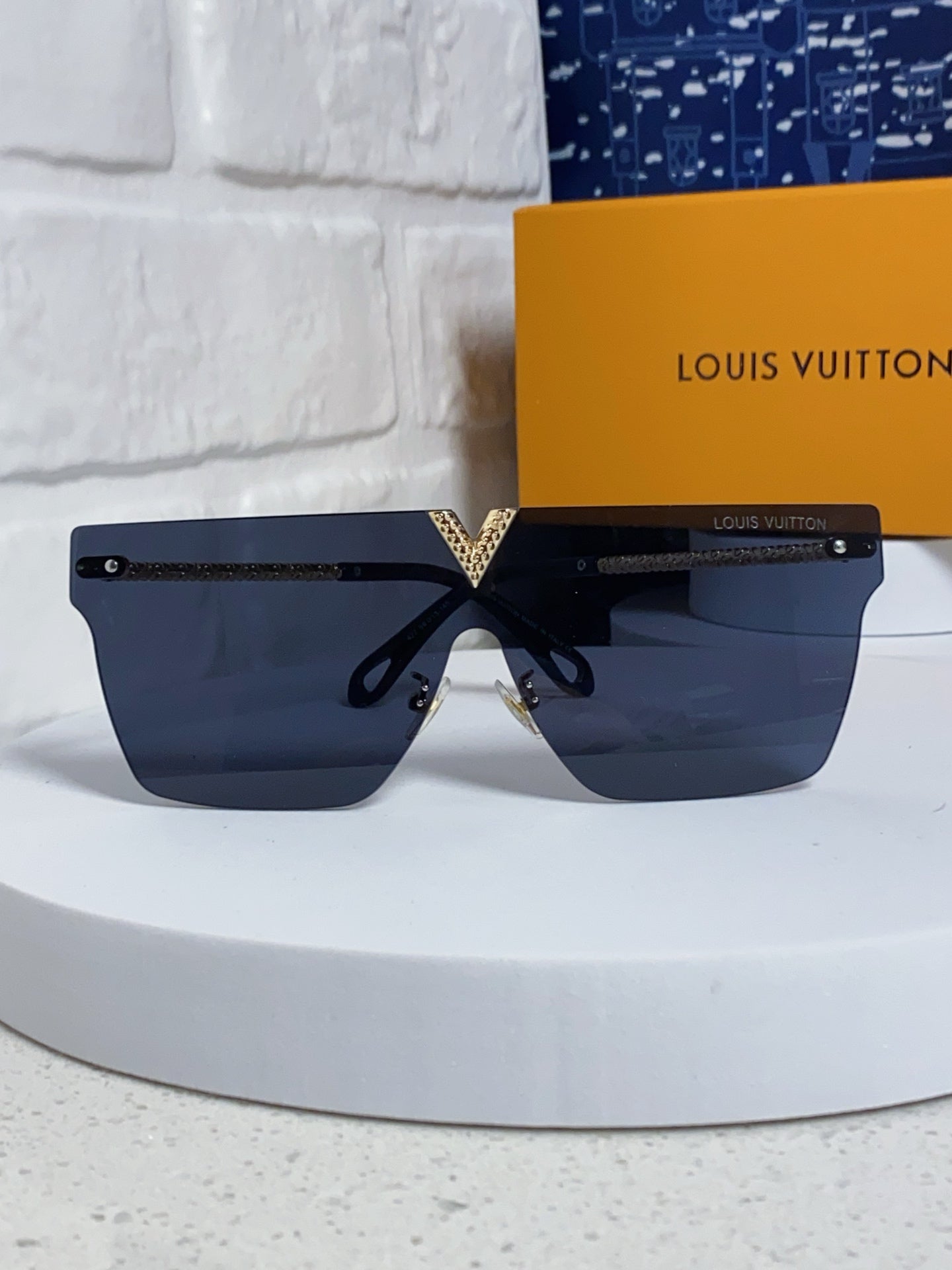 Louis Vuitton Fashion Blue Lens Sunglasses for Men & Women - 997397 - detail image 2