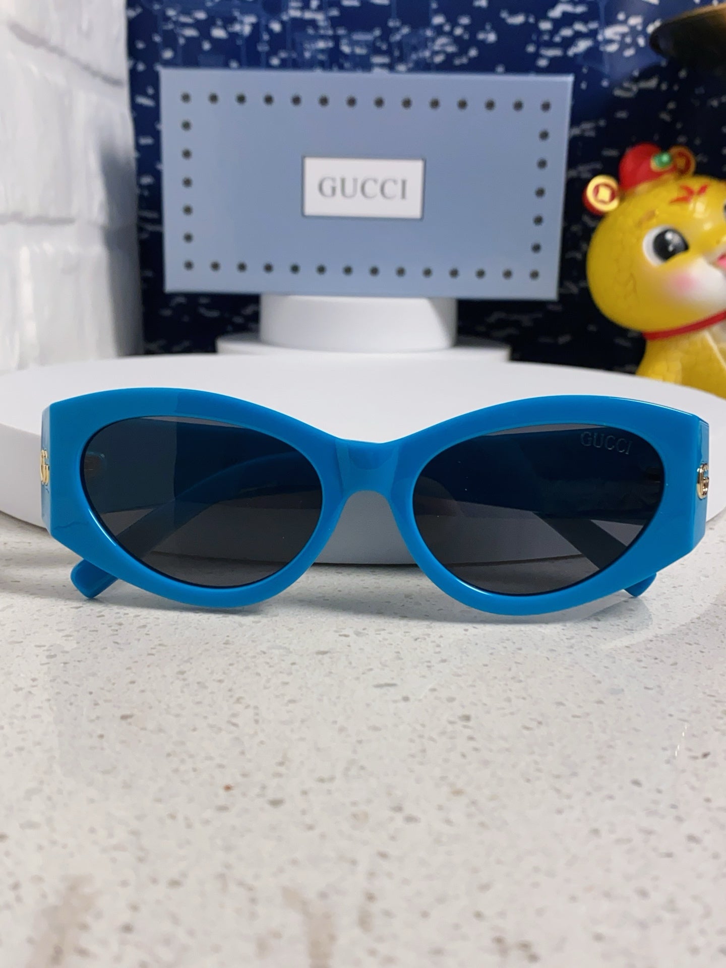 Gucci Cat-Eye Blue Lens Sunglasses for Men & Women - detail image 9