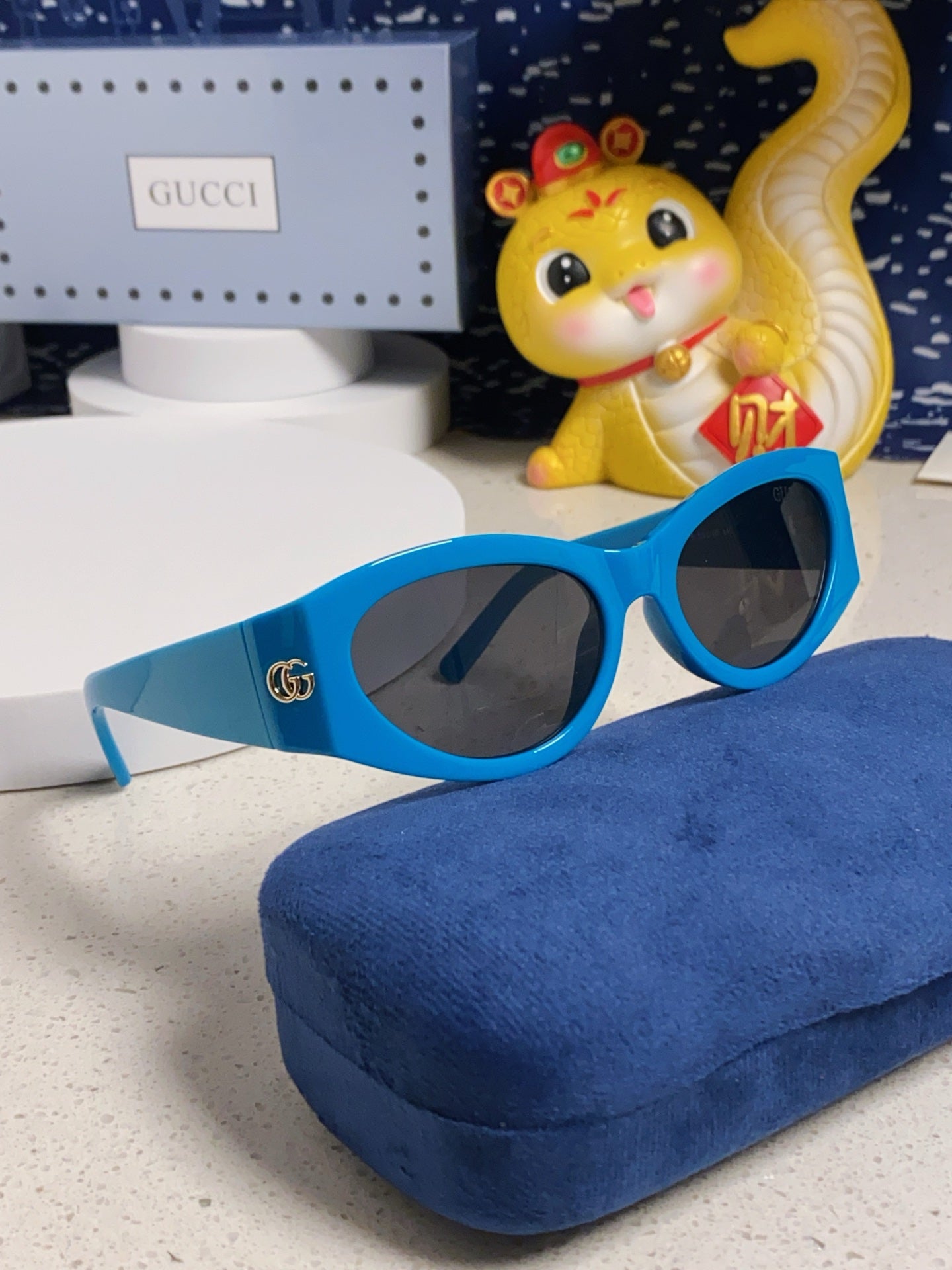 Gucci Cat-Eye Blue Lens Sunglasses for Men & Women - detail image 10