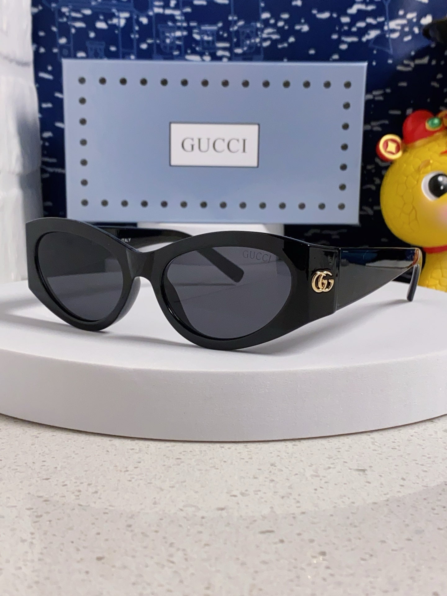 Gucci Cat-Eye Black Lens Sunglasses for Men & Women - 132225 - detail image 2