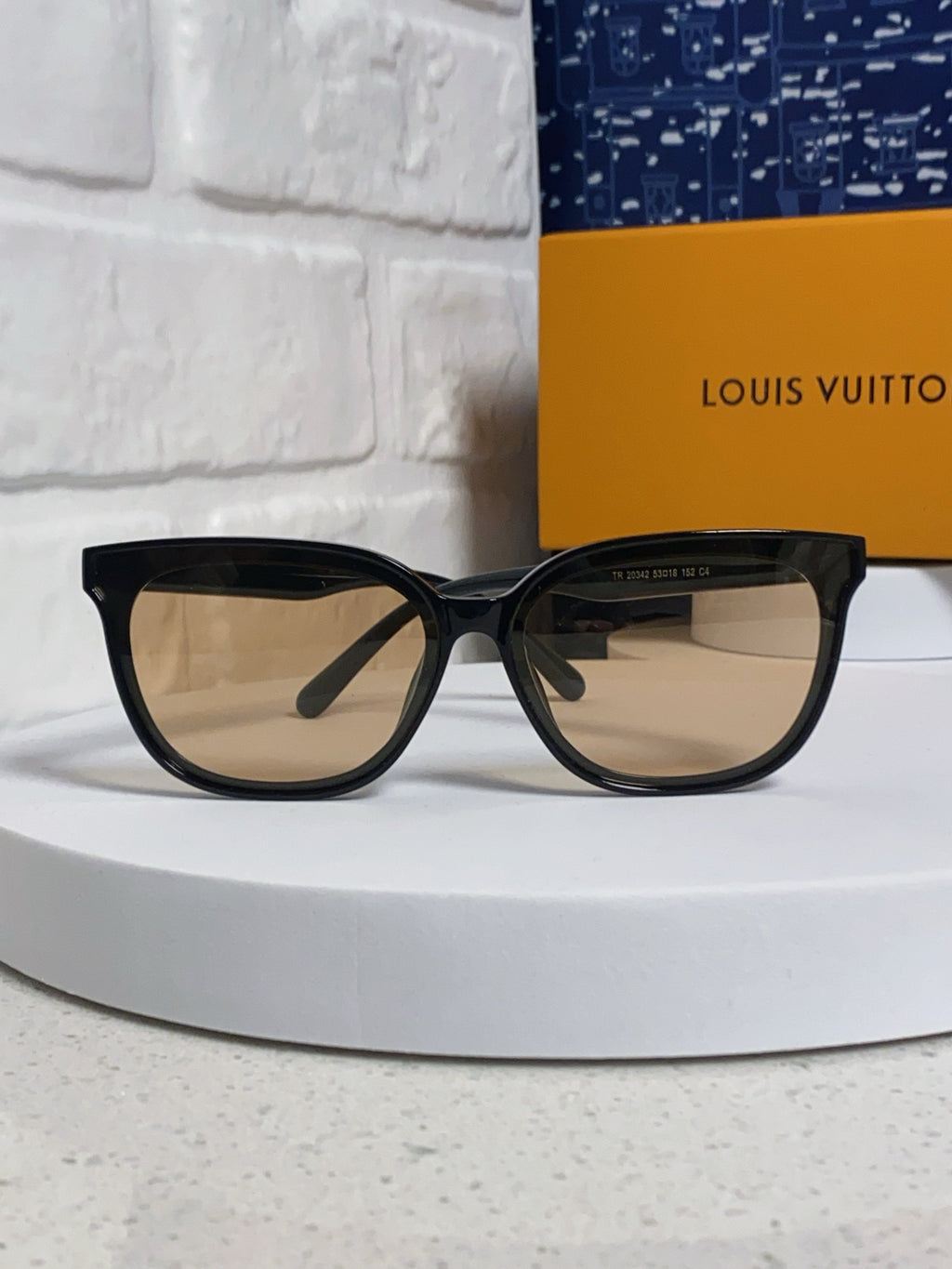 Louis Vuitton Fashion Gold Lens Sunglasses for Women - detail image 2
