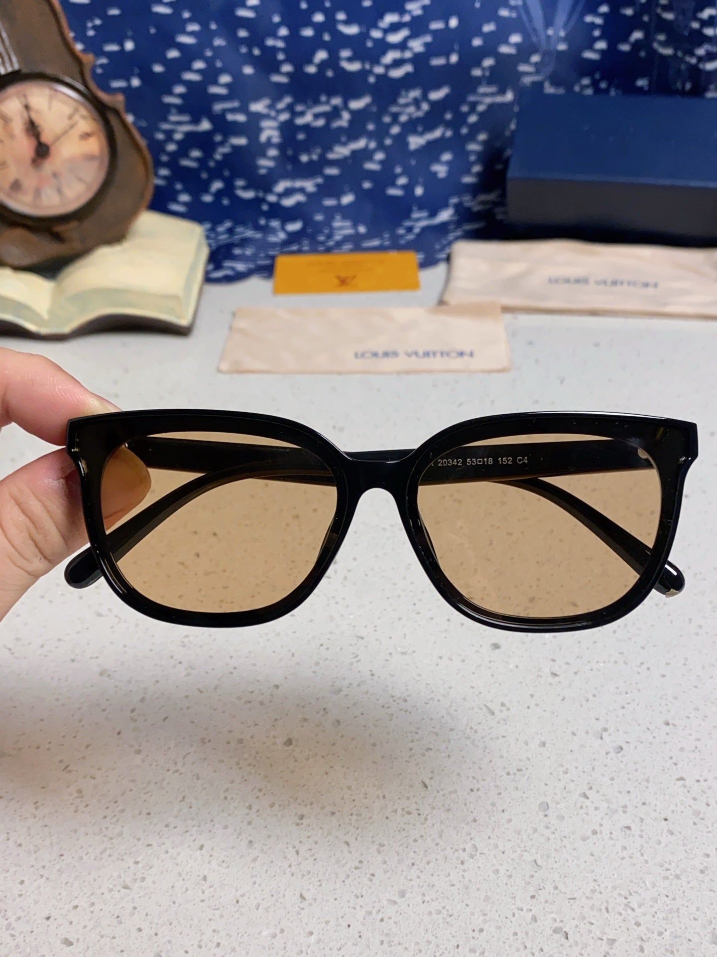 Louis Vuitton Fashion Gold Lens Sunglasses for Women - detail image 4