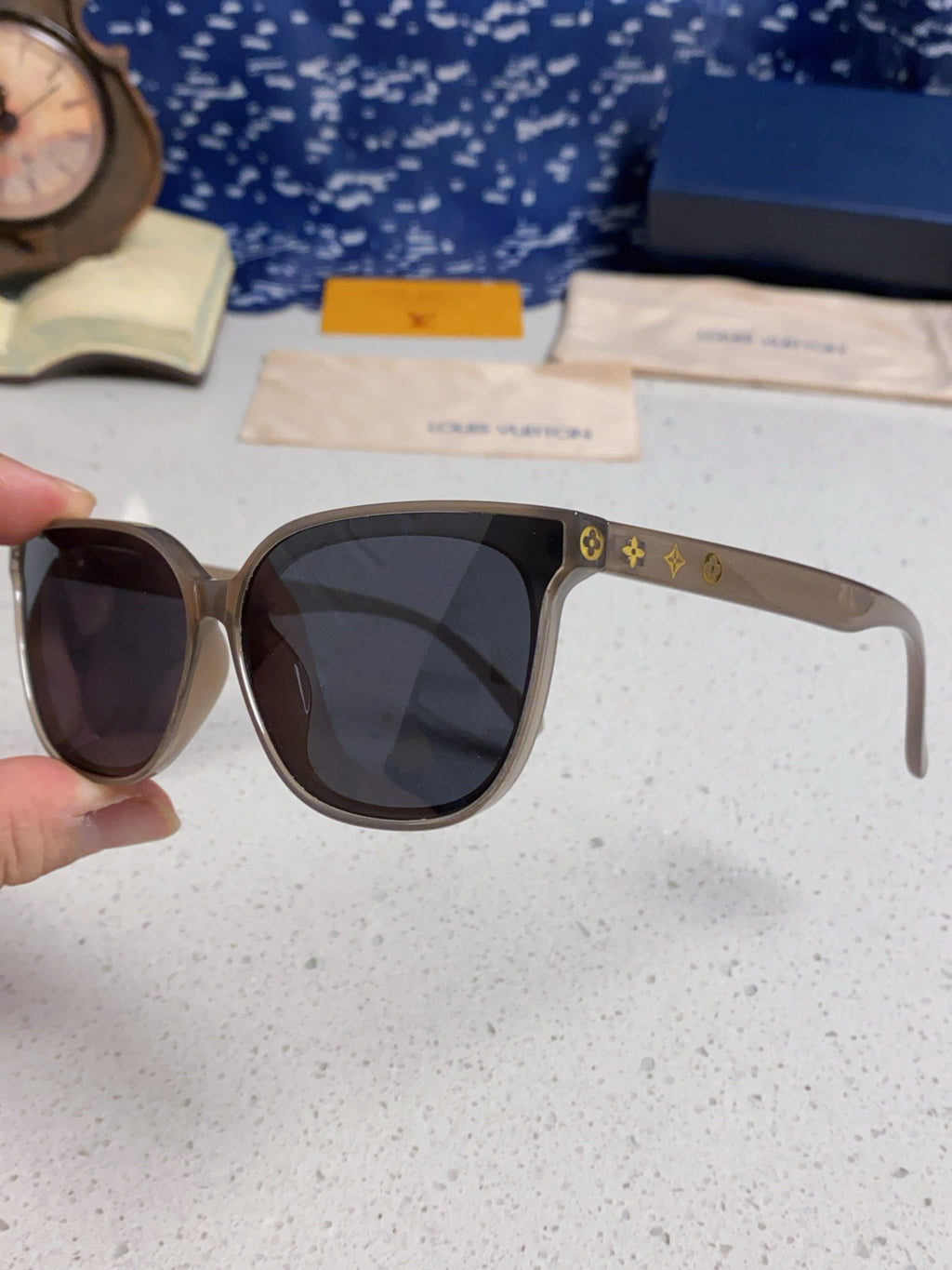 Louis Vuitton Fashion Gray Lens Sunglasses for Women - 381771 - detail image 6