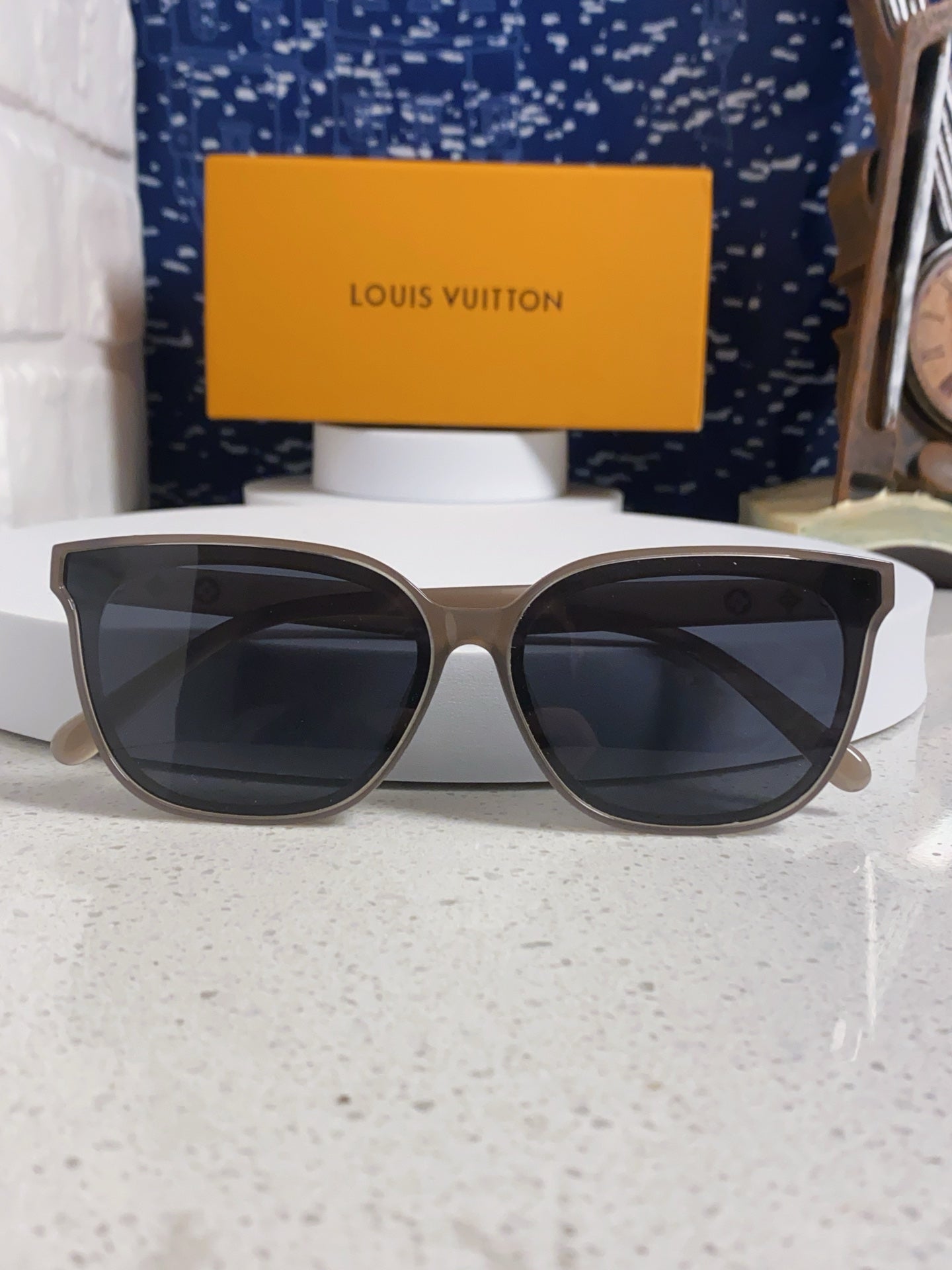 Louis Vuitton Fashion Gray Lens Sunglasses for Women - 381771 - detail image 8