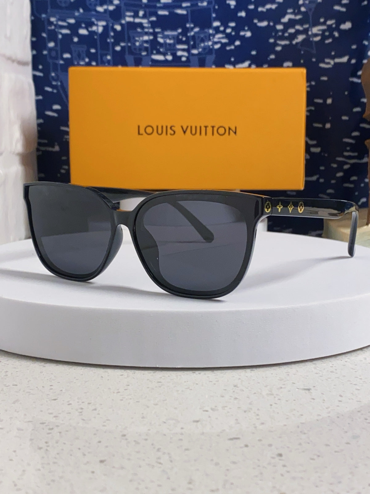 Louis Vuitton Fashion Silver Lens Sunglasses for Women - 381774