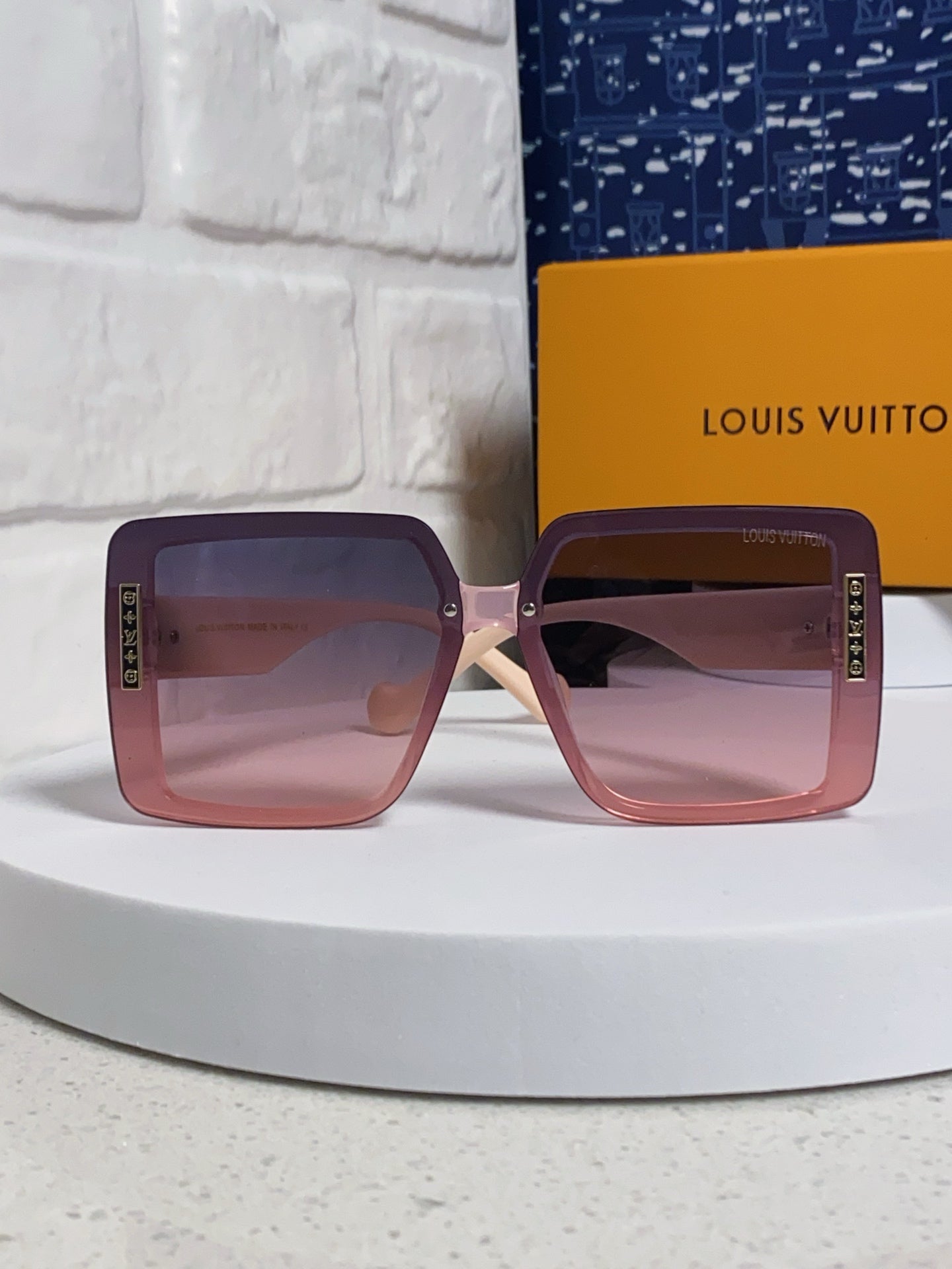 Louis Vuitton Polarized Oversized Red Lens Sunglasses for Women - 381775 - detail image 2