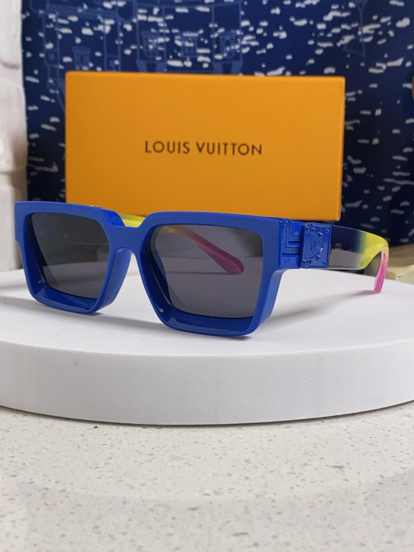 Louis Vuitton M96006 Square Blue Lens Sunglasses for Men & Women - 158159 - detail image 2