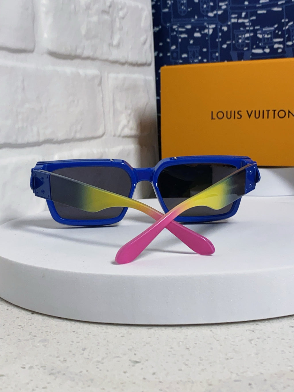 Louis Vuitton M96006 Square Blue Lens Sunglasses for Men & Women - 158159 - detail image 4