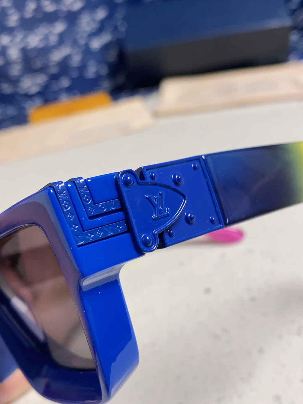 Louis Vuitton M96006 Square Blue Lens Sunglasses for Men & Women - 158159 - detail image 8
