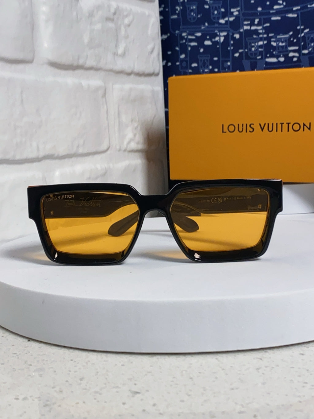 Louis Vuitton M96006 Square Orange Lens Sunglasses for Men & Women - detail image 2