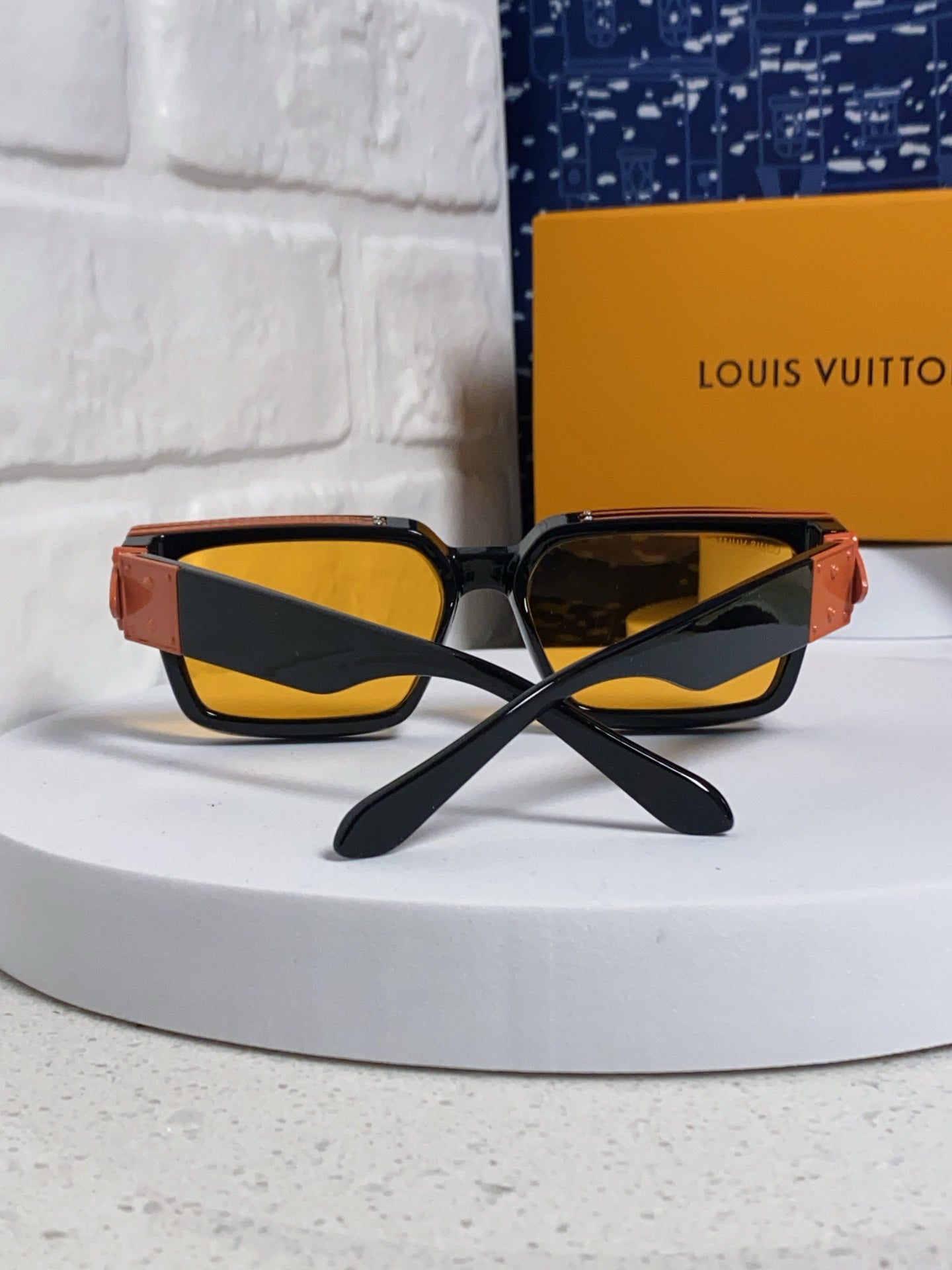 Louis Vuitton M96006 Square Orange Lens Sunglasses for Men & Women - detail image 3
