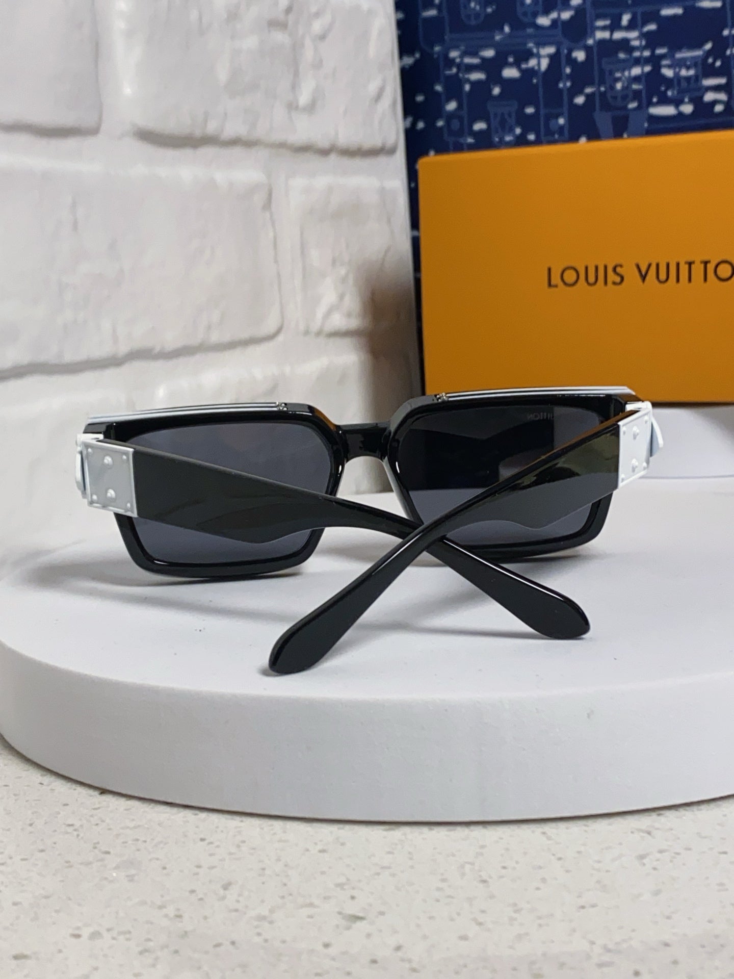 Louis Vuitton M96006 Square Silver Lens Sunglasses for Men & Women - 398250 - detail image 3
