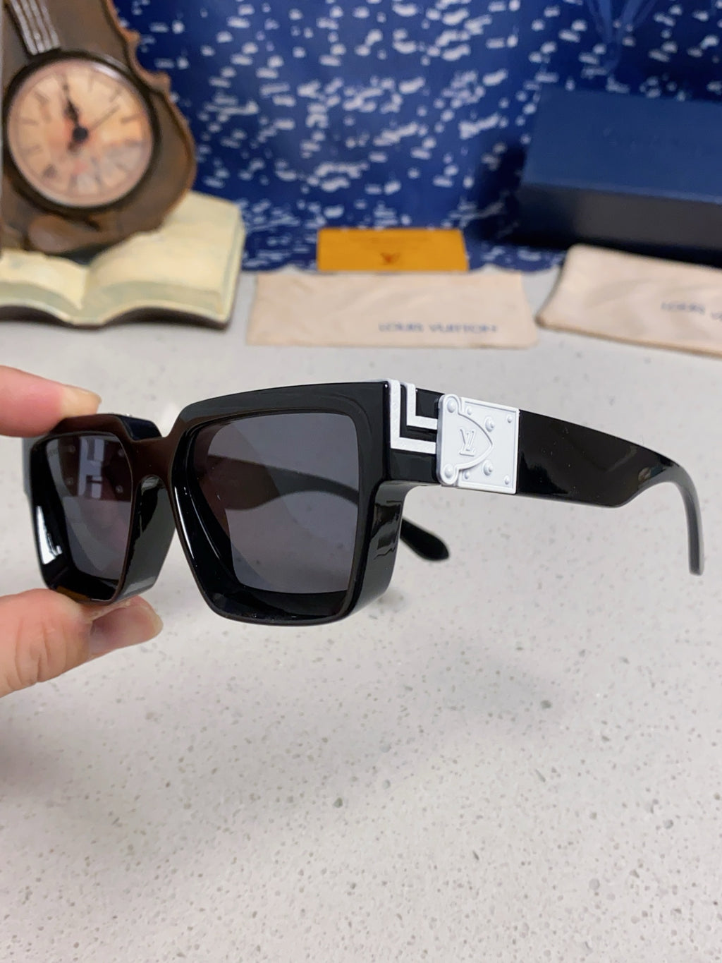 Louis Vuitton M96006 Square Silver Lens Sunglasses for Men & Women - 158161 - detail image 6