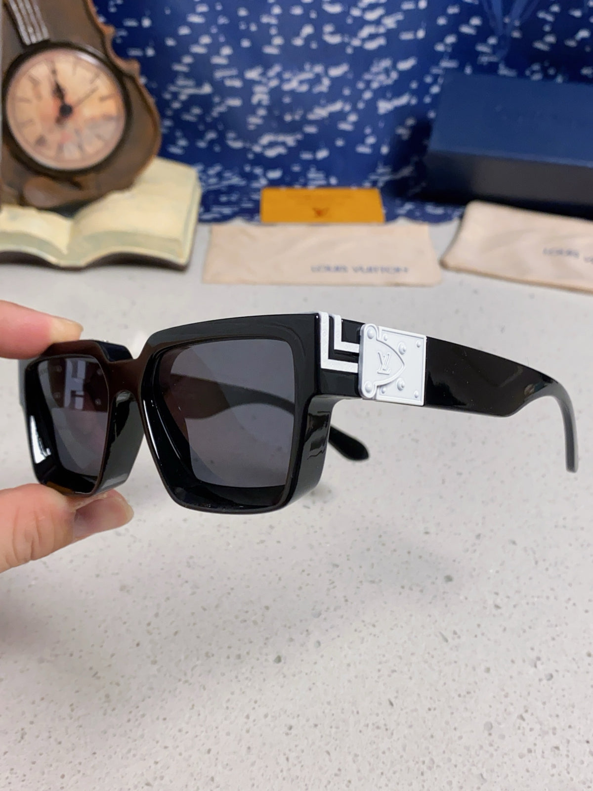 Louis Vuitton M96006 Square Silver Lens Sunglasses for Men & Women - 398250 - detail image 6