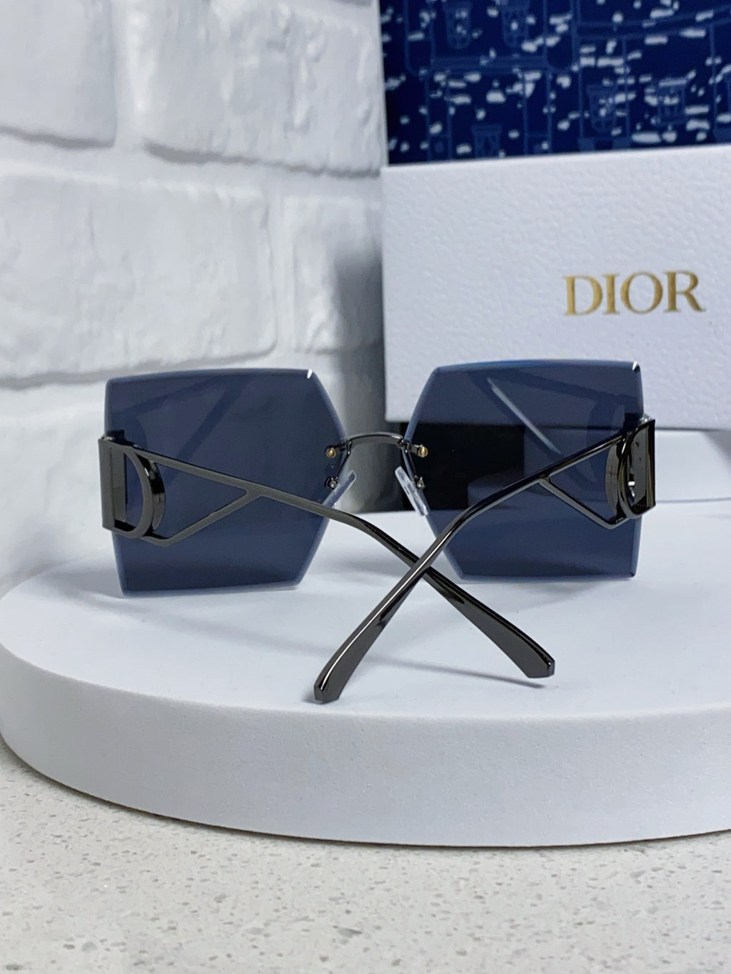 Dior 30MONTAIGNE Lightweight Rimless Red Lens Sunglasses for Men & Women - detail image 3