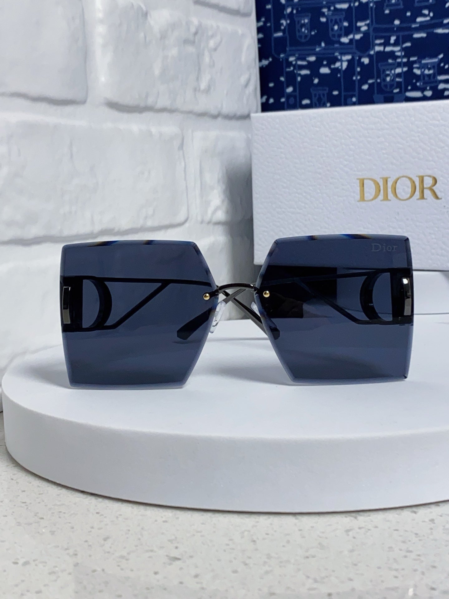 Dior 30MONTAIGNE Lightweight Rimless Red Lens Sunglasses for Men & Women - detail image 2