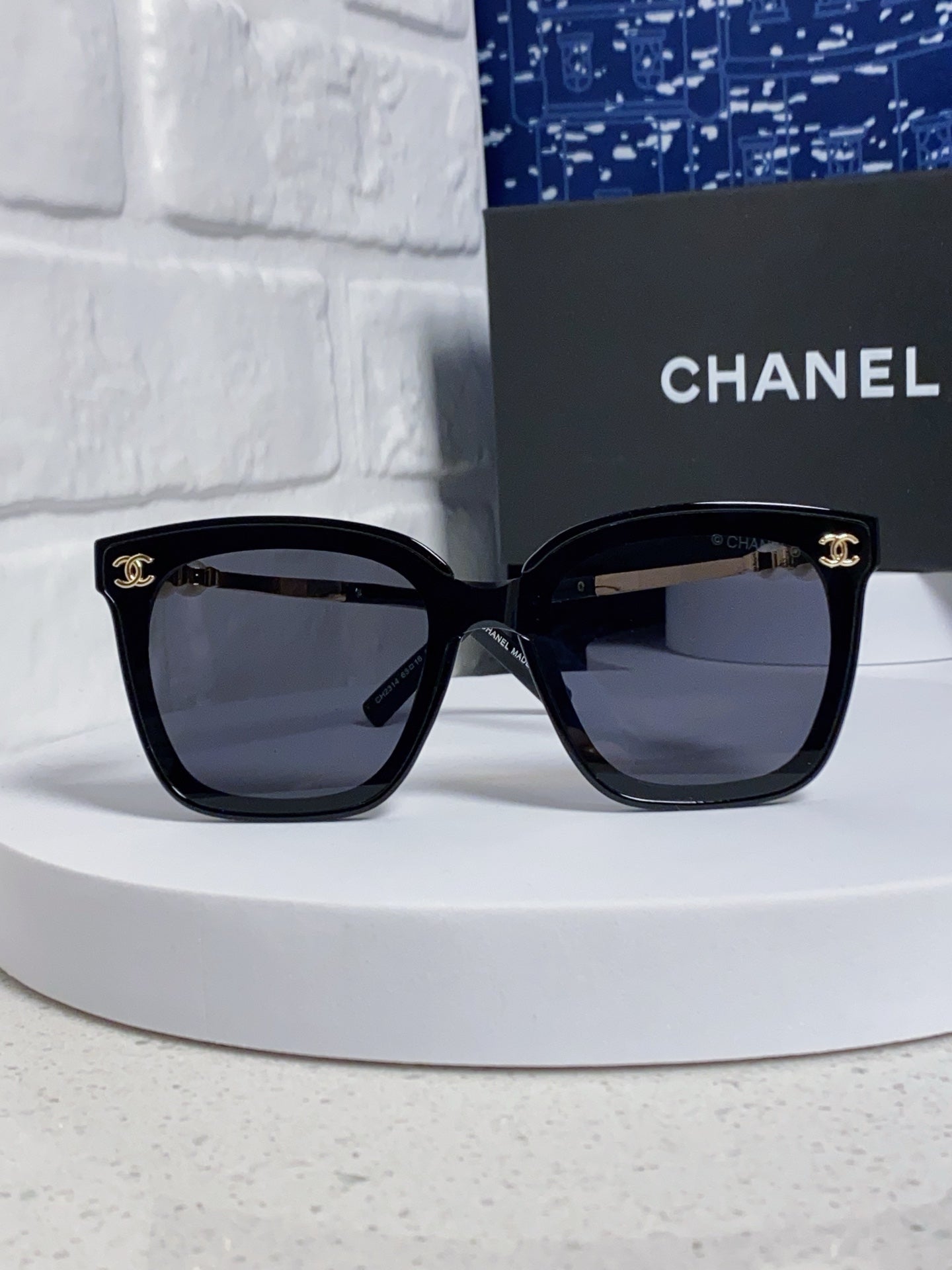 Chanel Fashion Gray Lens Sunglasses for Women - 867088 - detail image 2