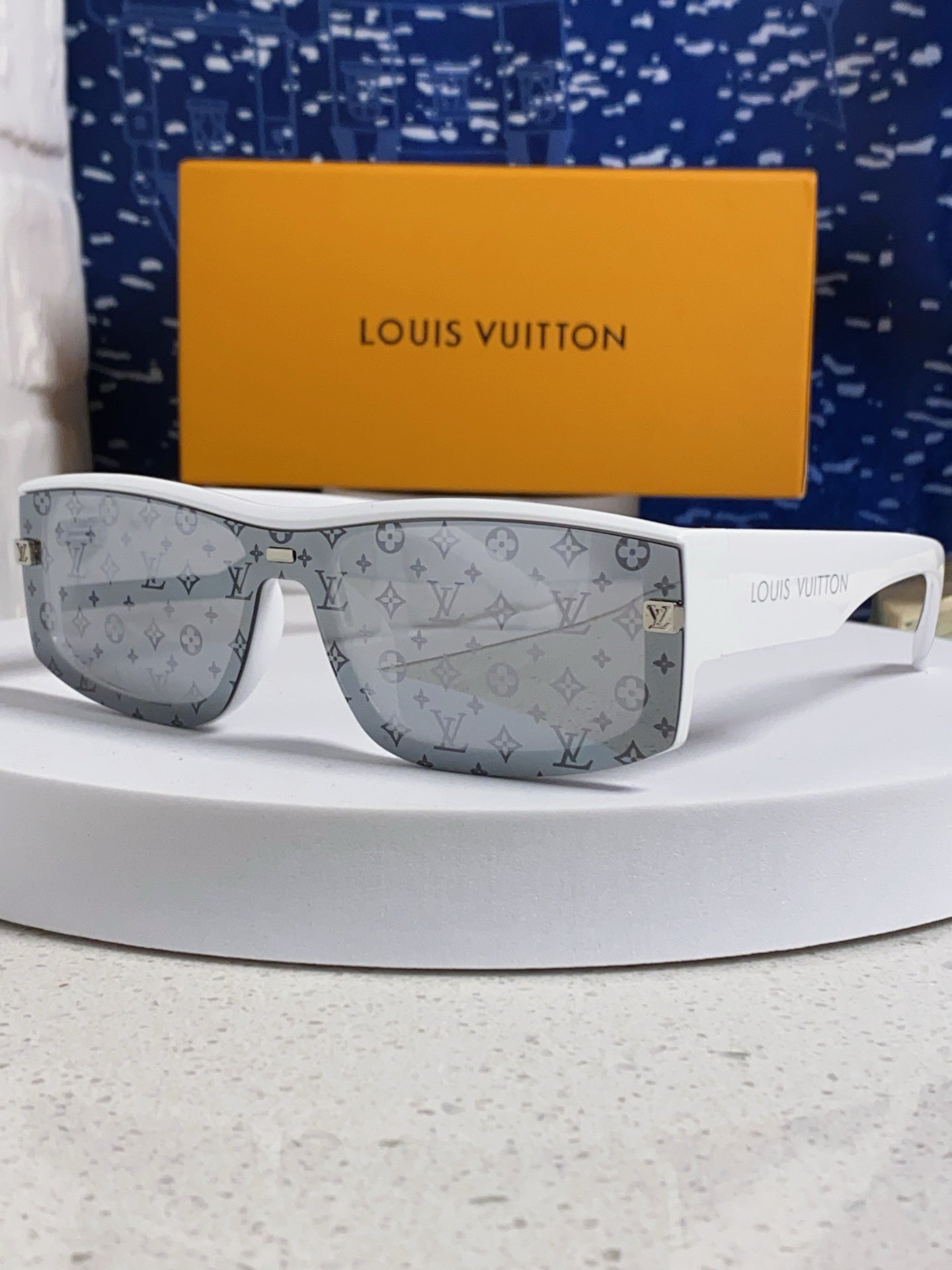 Louis Vuitton Fashion Gray Lens Sunglasses for Men & Women - 464660