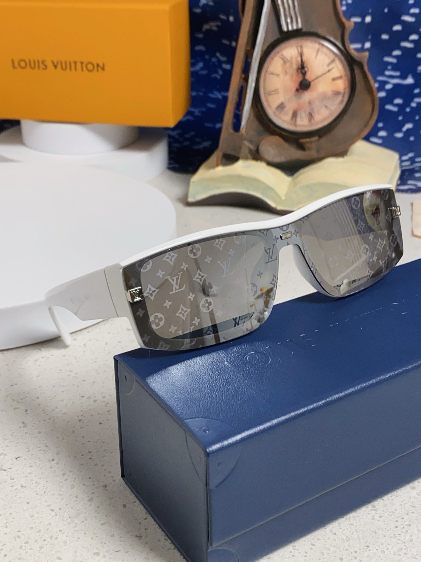 Louis Vuitton Fashion Gray Lens Sunglasses for Men & Women - 464660 - detail image 10