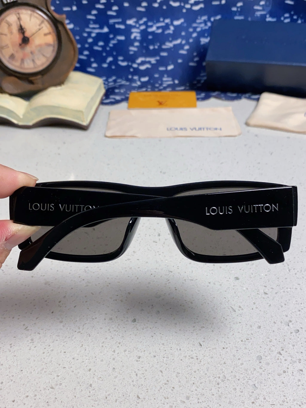 Louis Vuitton Fashion Black Lens Sunglasses for Men & Women - 464661 - detail image 5