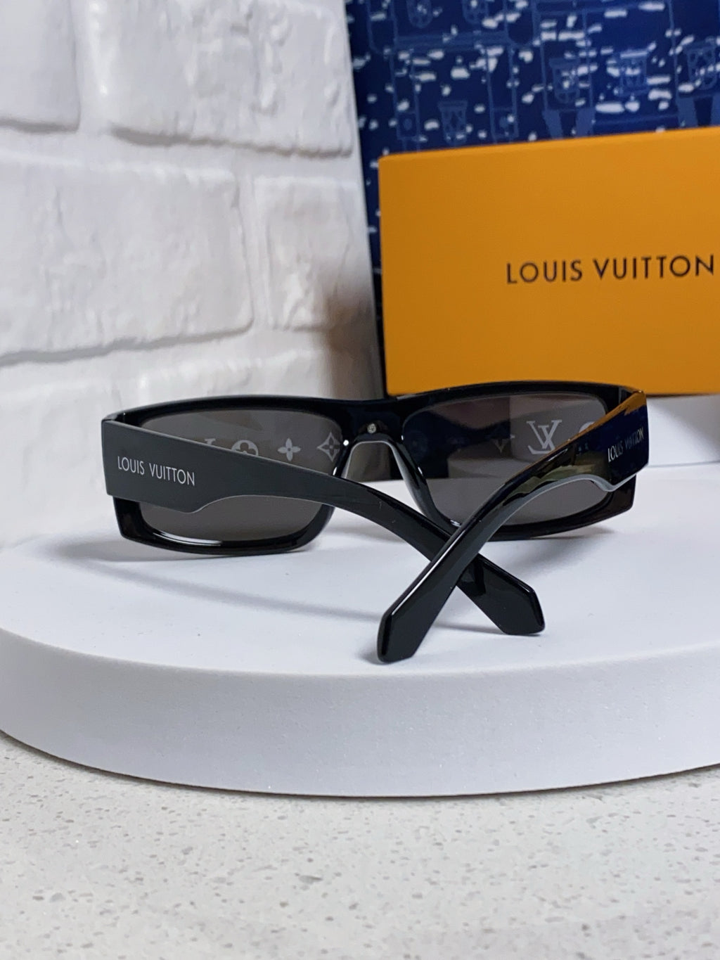 Louis Vuitton Fashion Black Lens Sunglasses for Men & Women - 464661 - detail image 3