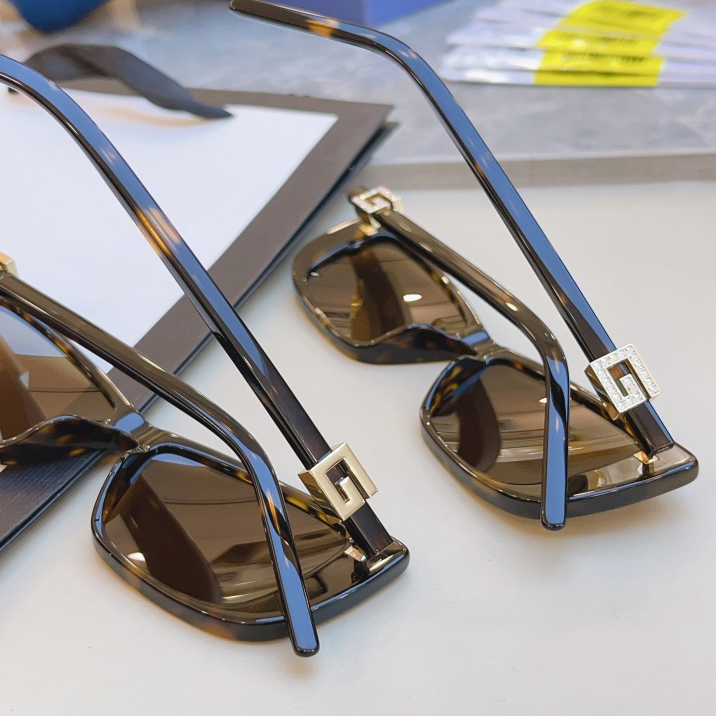 Gucci GG1681SA Fashion Gray Lens Sunglasses for Men & Women - detail image 5