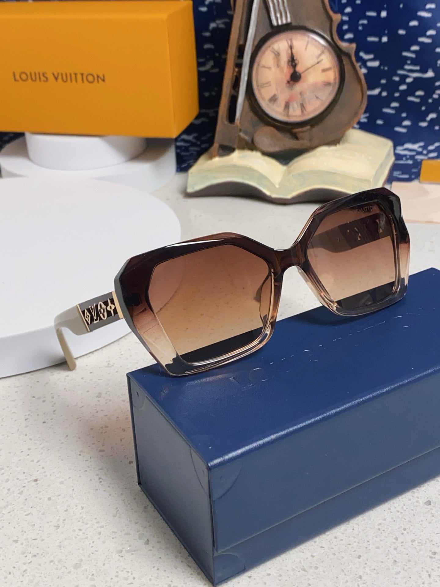 Louis Vuitton Oversized Brown Lens Sunglasses for Women - 132162 - detail image 10